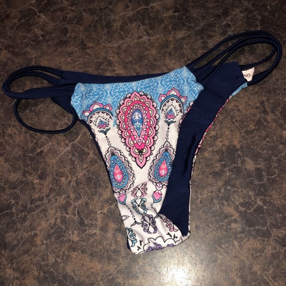 Bathing suits - Picture 5 of 7